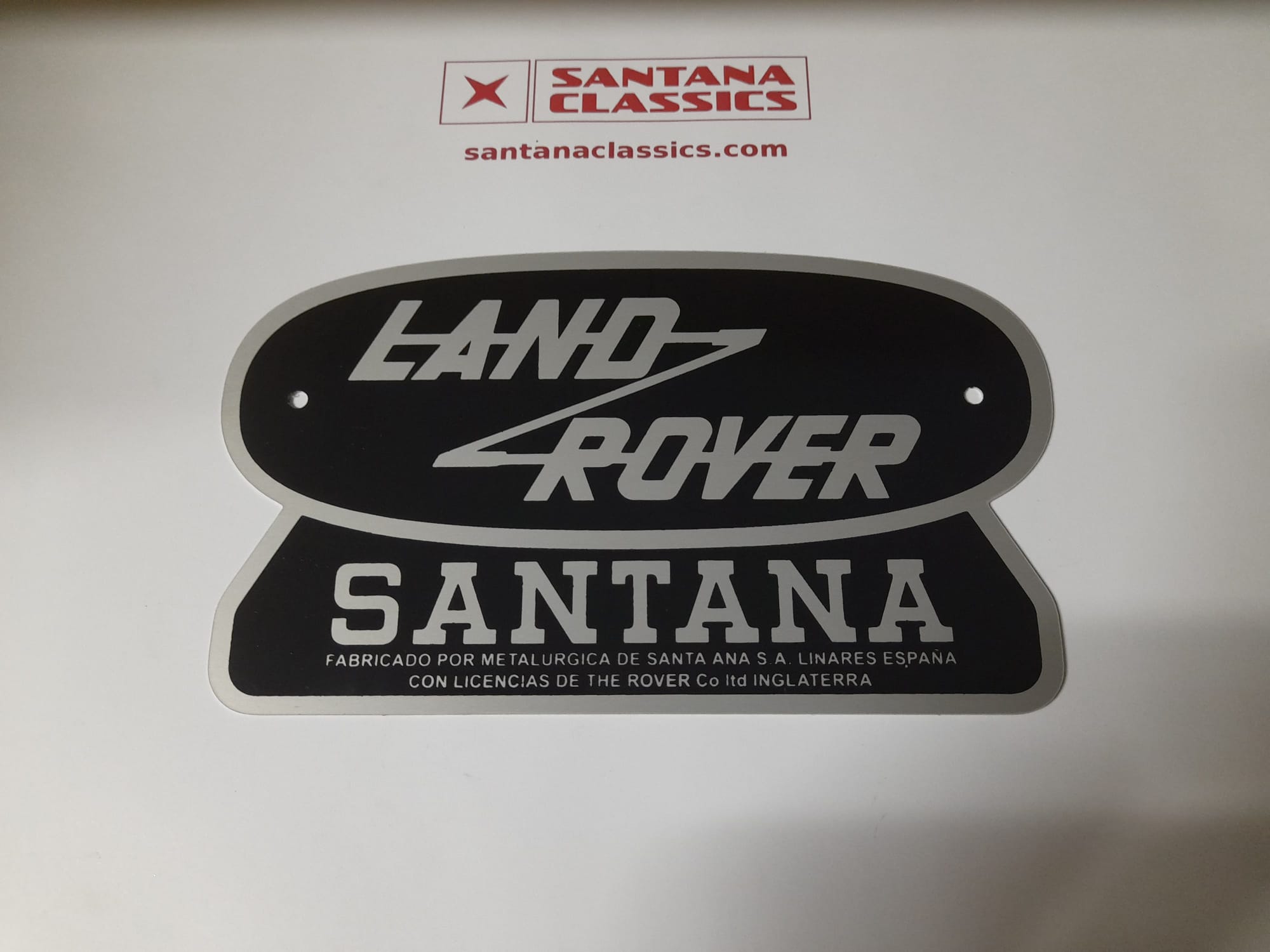 Emblema land rover santana doble cuerpo negro