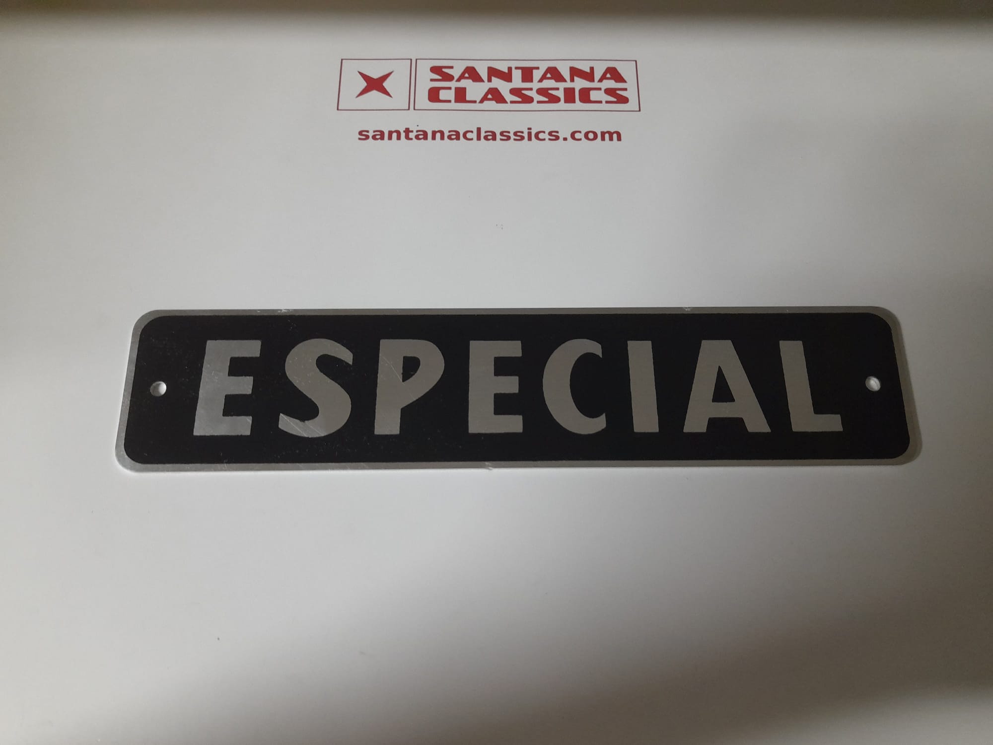 Emblema especial rectangular negro